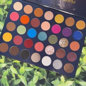 DIVINE 35 EYESHADOW COLOR PALETTE